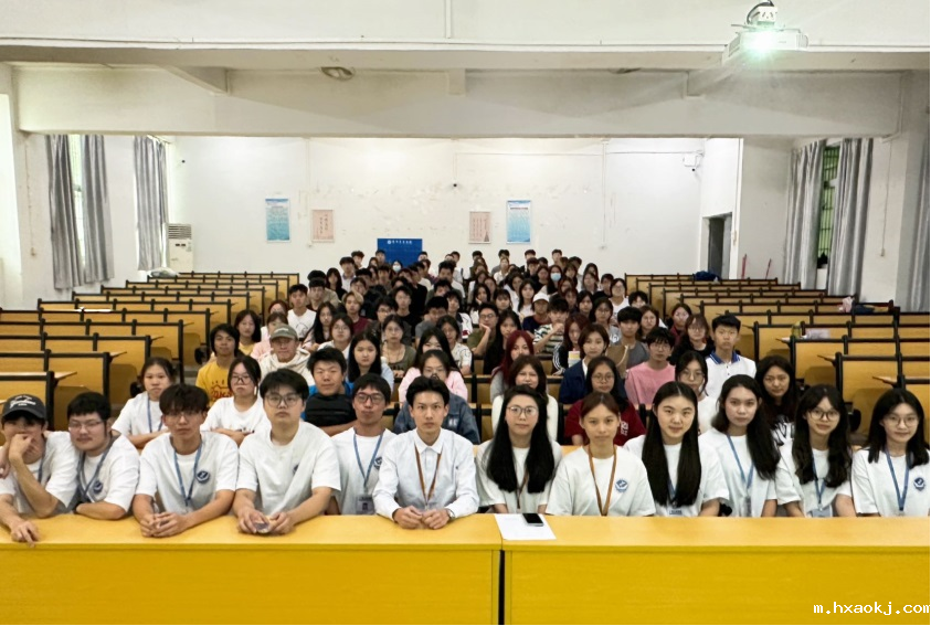 教务处召开2024级教学信息员工作会议